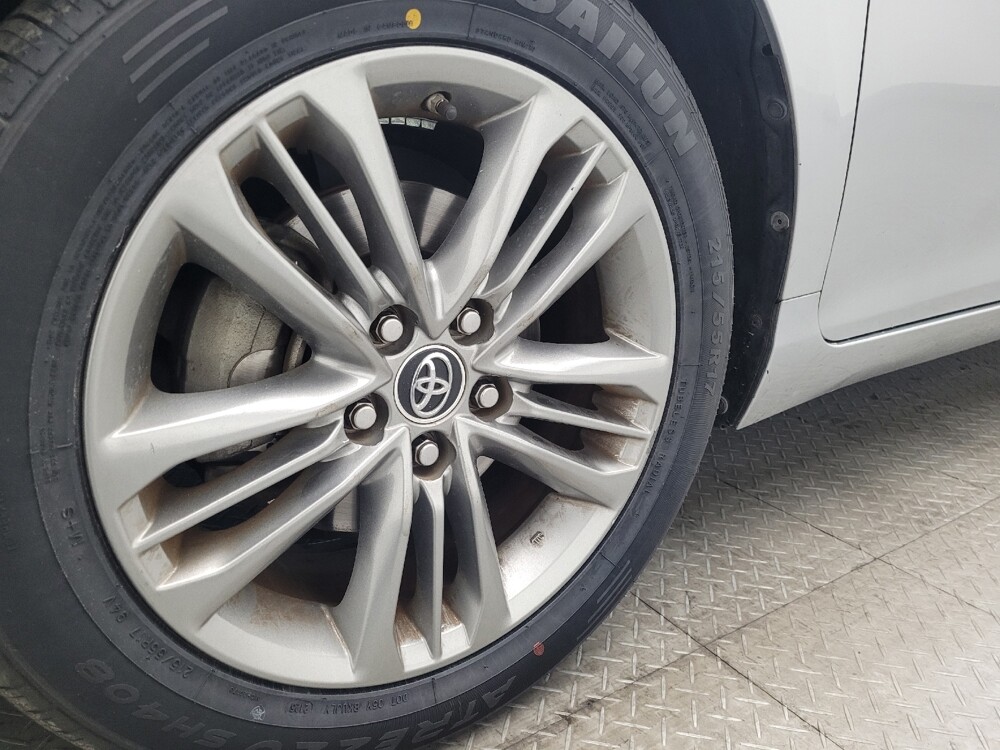 2016 Toyota Camry in Gainesville, FL 32609 - 18115600 31