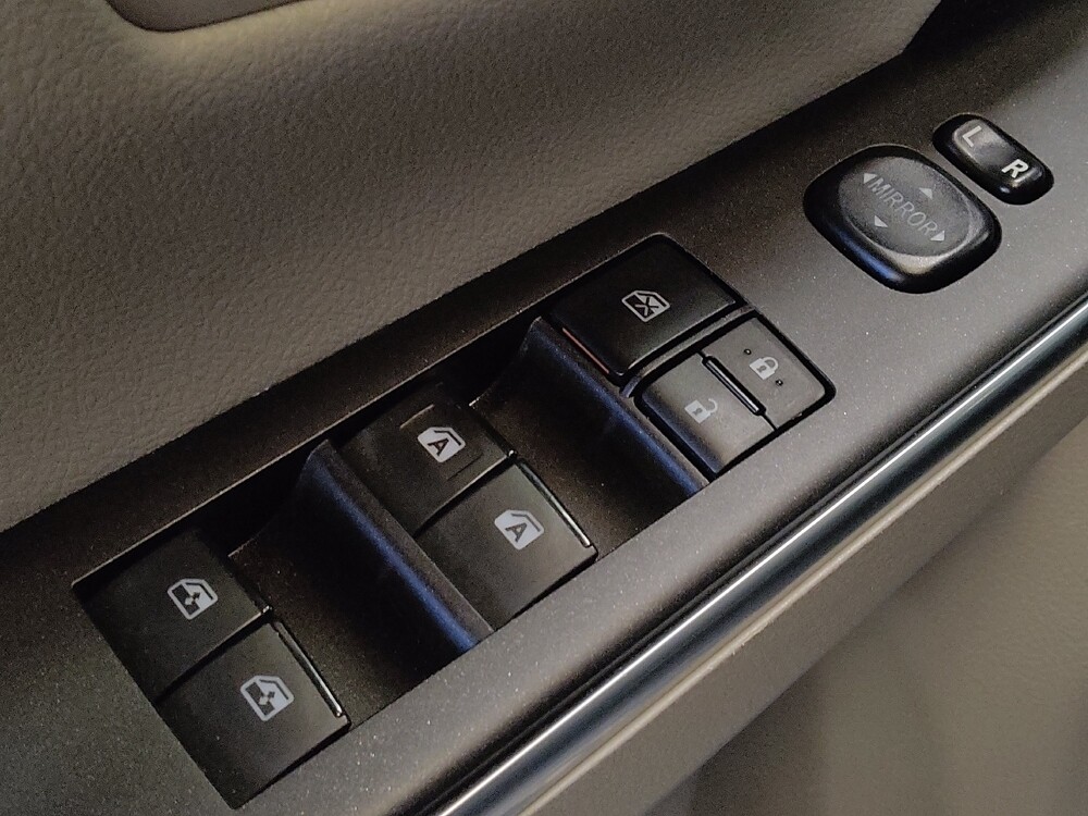 2016 Toyota Camry in Gainesville, FL 32609 - 18115600 27