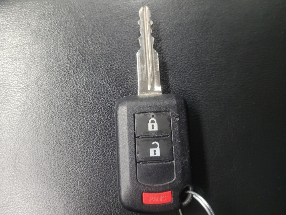 2019 Mitsubishi Outlander in Indianapolis, IN 46222 - 18115619 32