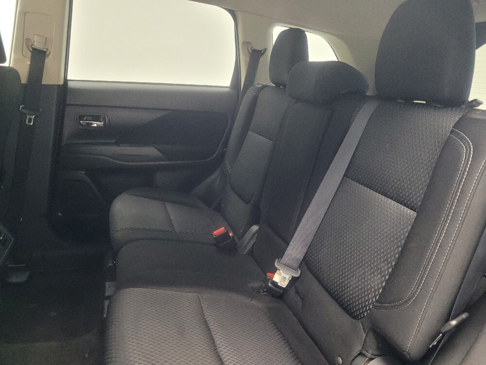 2019 Mitsubishi Outlander in Indianapolis, IN 46222 - 18115619 18