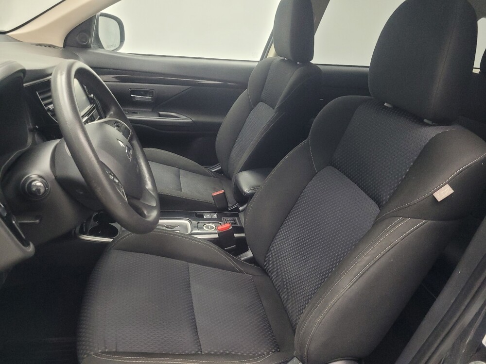 2019 Mitsubishi Outlander in Indianapolis, IN 46222 - 18115619 17