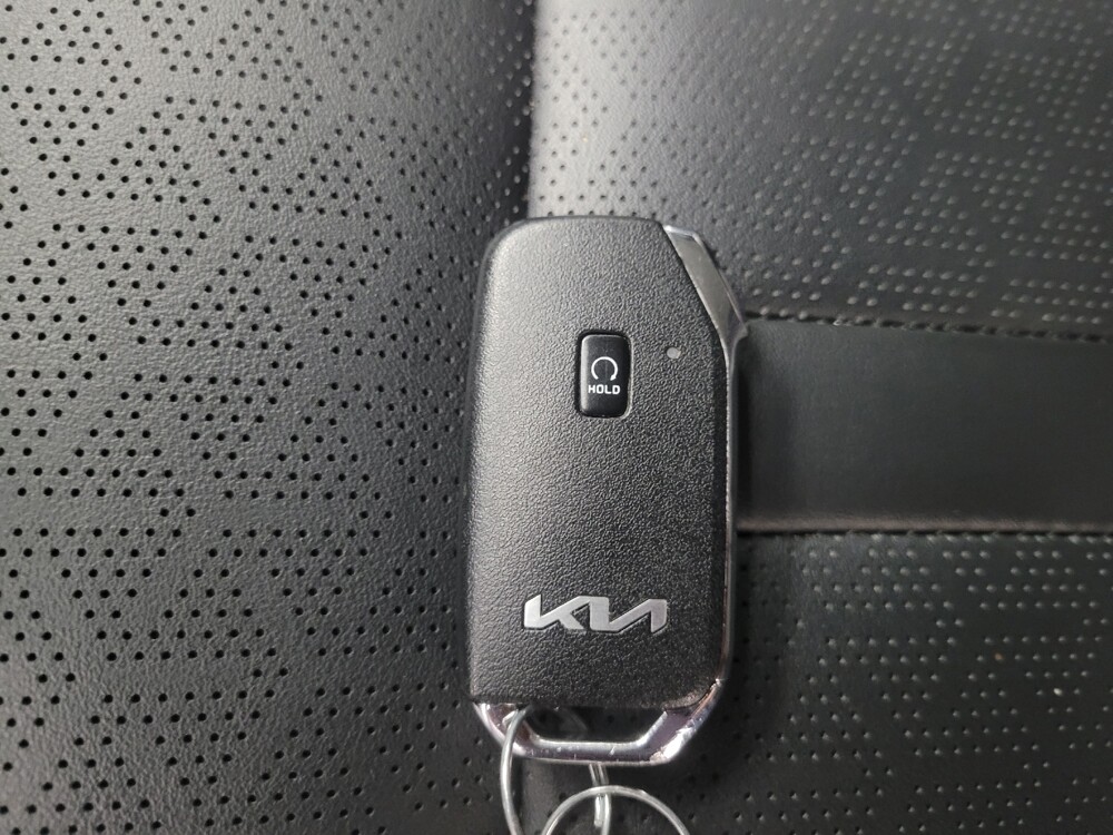 2023 Kia Sorento in Indianapolis, IN 46222 - 18115620 32