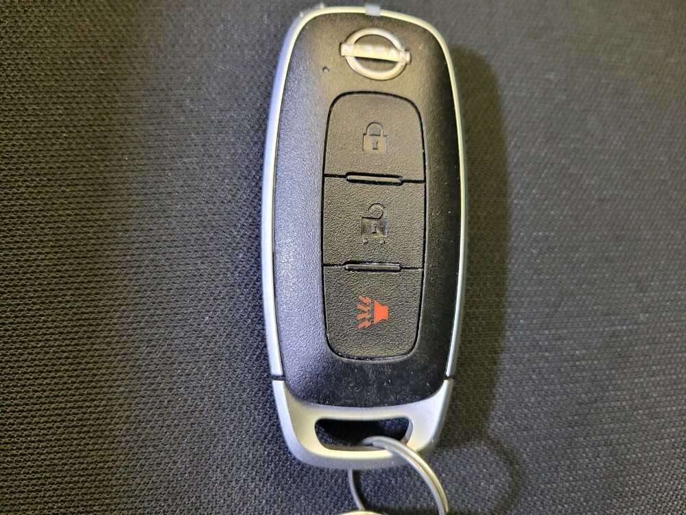 2023 Nissan Rogue in Cincinnati, OH 45255 - 18115627 32