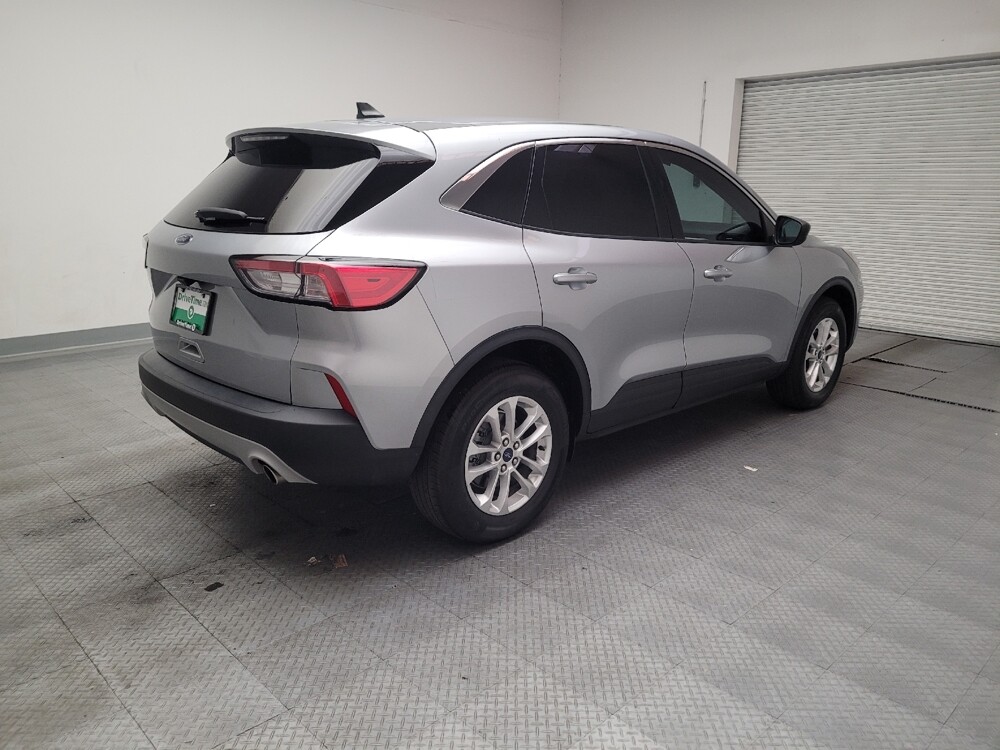 2022 Ford Escape in Downey, CA 90241 - 18115636 9