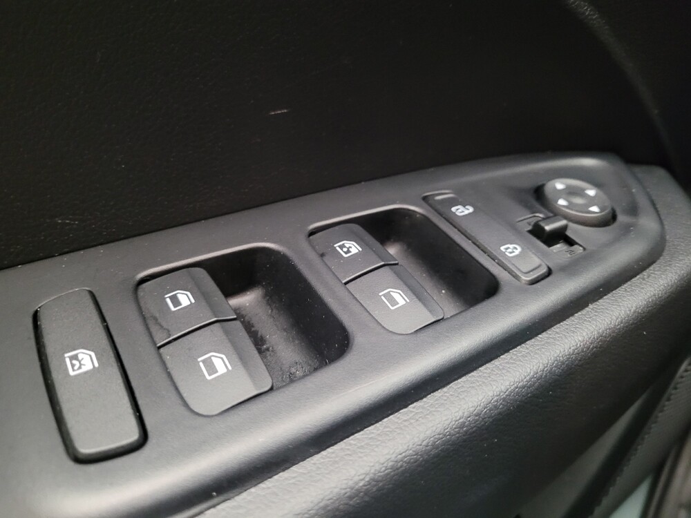 2025 Hyundai Venue in Riverside, CA 92504 - 18115637 27