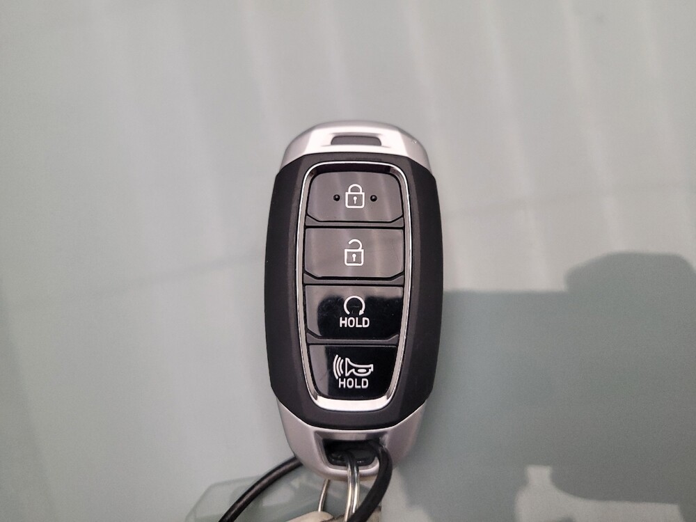 2025 Hyundai Venue in Riverside, CA 92504 - 18115637 32