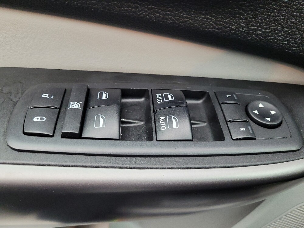 2019 Jeep Cherokee in Charleston, SC 29414 - 18115677 27