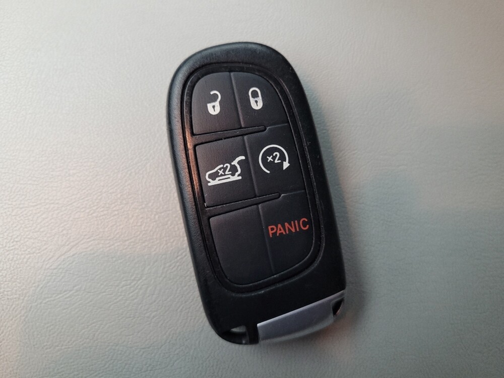 2019 Jeep Cherokee in Charleston, SC 29414 - 18115677 32