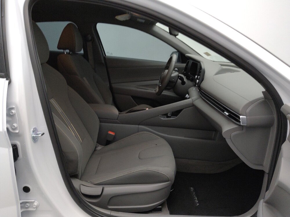 2025 Hyundai Elantra in Wichita, KS 67207 - 18115686 21