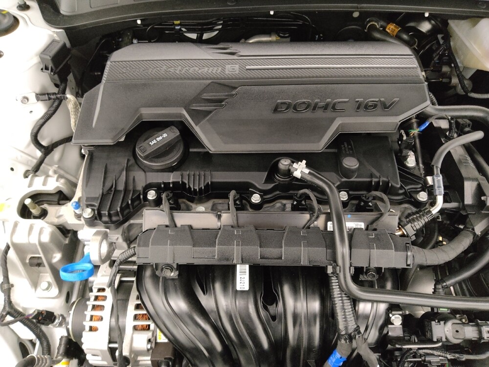 2025 Hyundai Elantra in Wichita, KS 67207 - 18115686 30