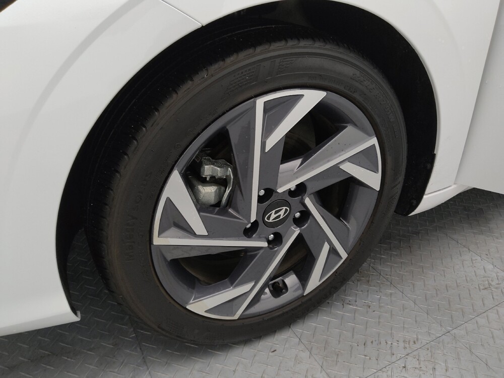 2025 Hyundai Elantra in Wichita, KS 67207 - 18115686 31