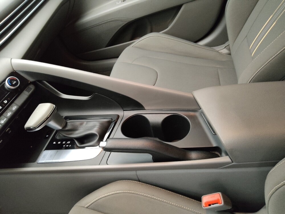 2025 Hyundai Elantra in Wichita, KS 67207 - 18115686 26