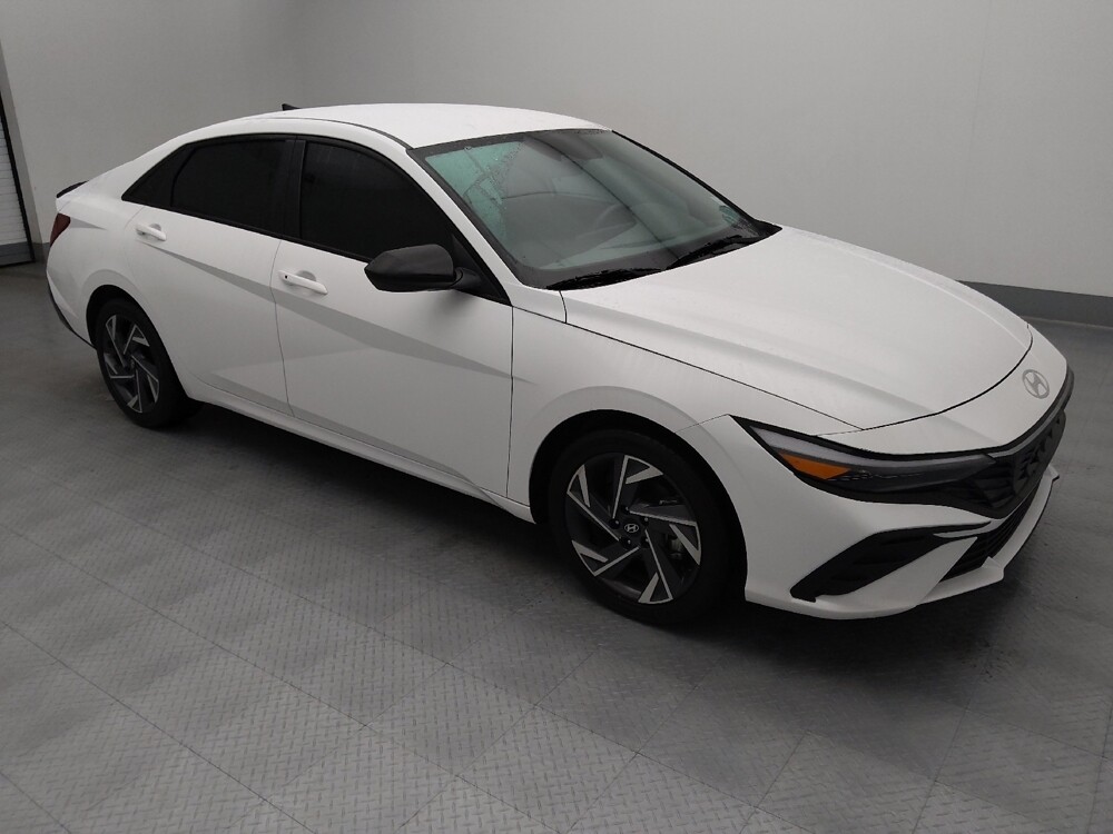 2025 Hyundai Elantra in Wichita, KS 67207 - 18115686 11