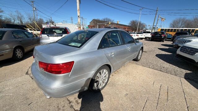 2009 Hyundai Sonata in Euclid, OH 44040 - 18115699 4