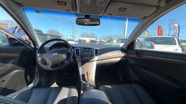 2009 Hyundai Sonata in Euclid, OH 44040 - 18115699 7