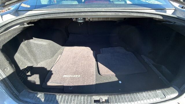 2009 Hyundai Sonata in Euclid, OH 44040 - 18115699 8