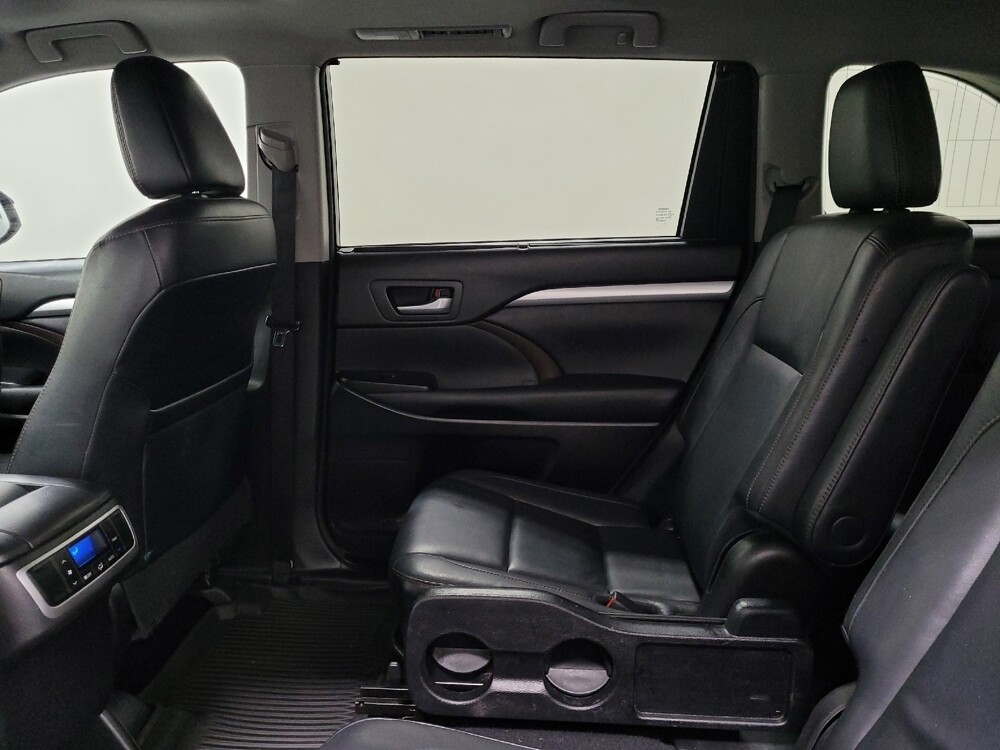 2017 Toyota Highlander in Allentown, PA 18103 - 18115744 18