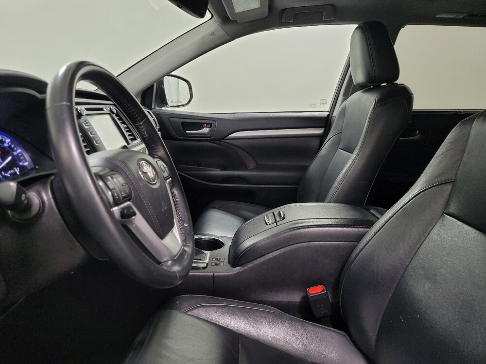2017 Toyota Highlander in Allentown, PA 18103 - 18115744 17
