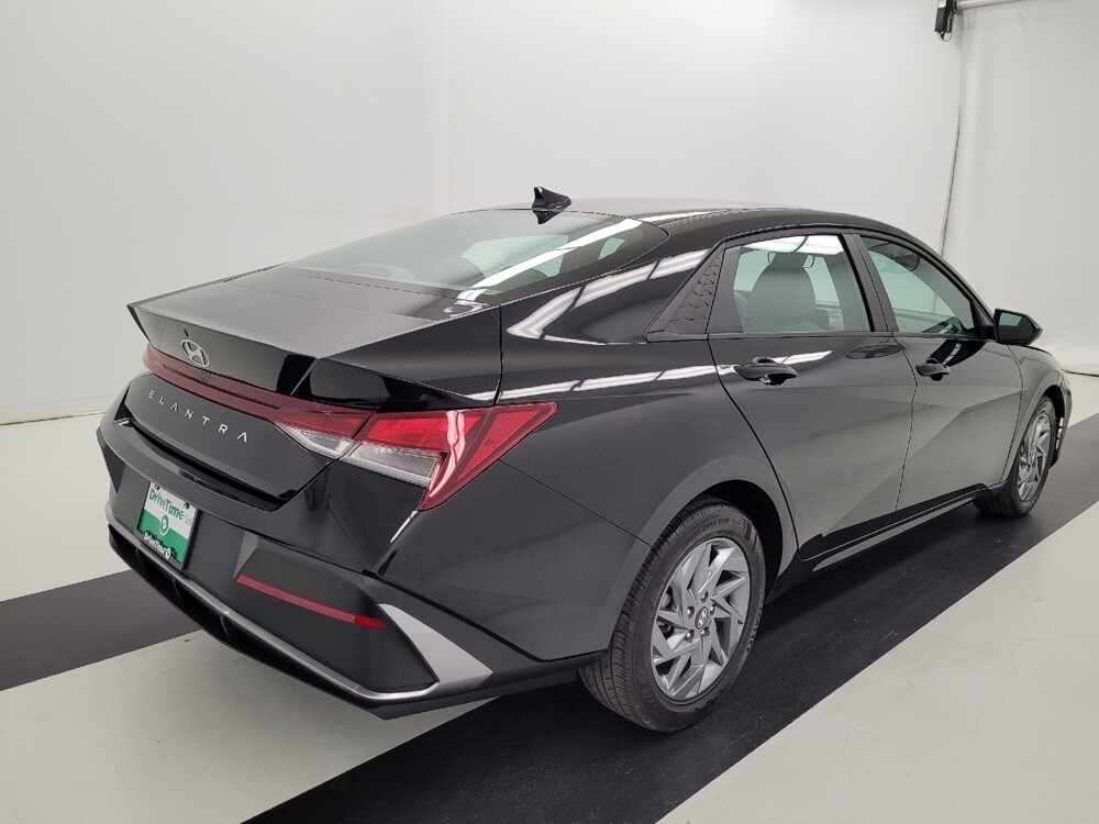 2024 Hyundai Elantra in Houston, TX 77074 - 18115762 9