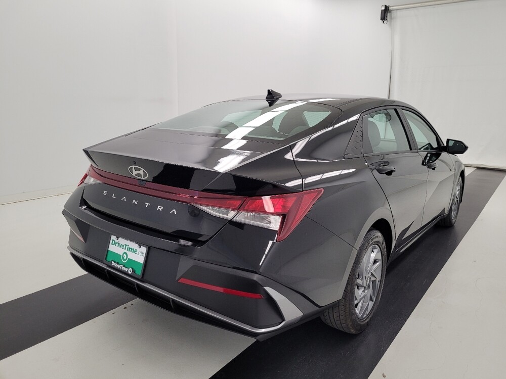 2024 Hyundai Elantra in Houston, TX 77074 - 18115762 7