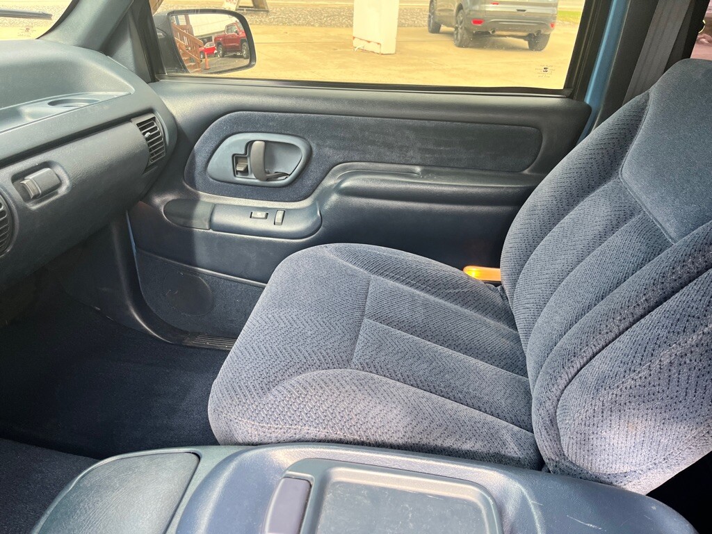 1996 Chevrolet Silverado 1500 in Fairview, PA 16415 - 18115773 10