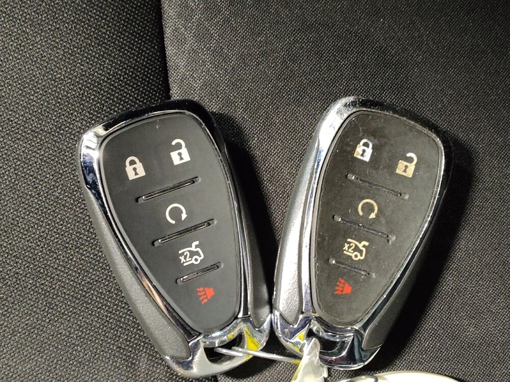 2018 Chevrolet Malibu in Arlington, TX 76011 - 18115809 32