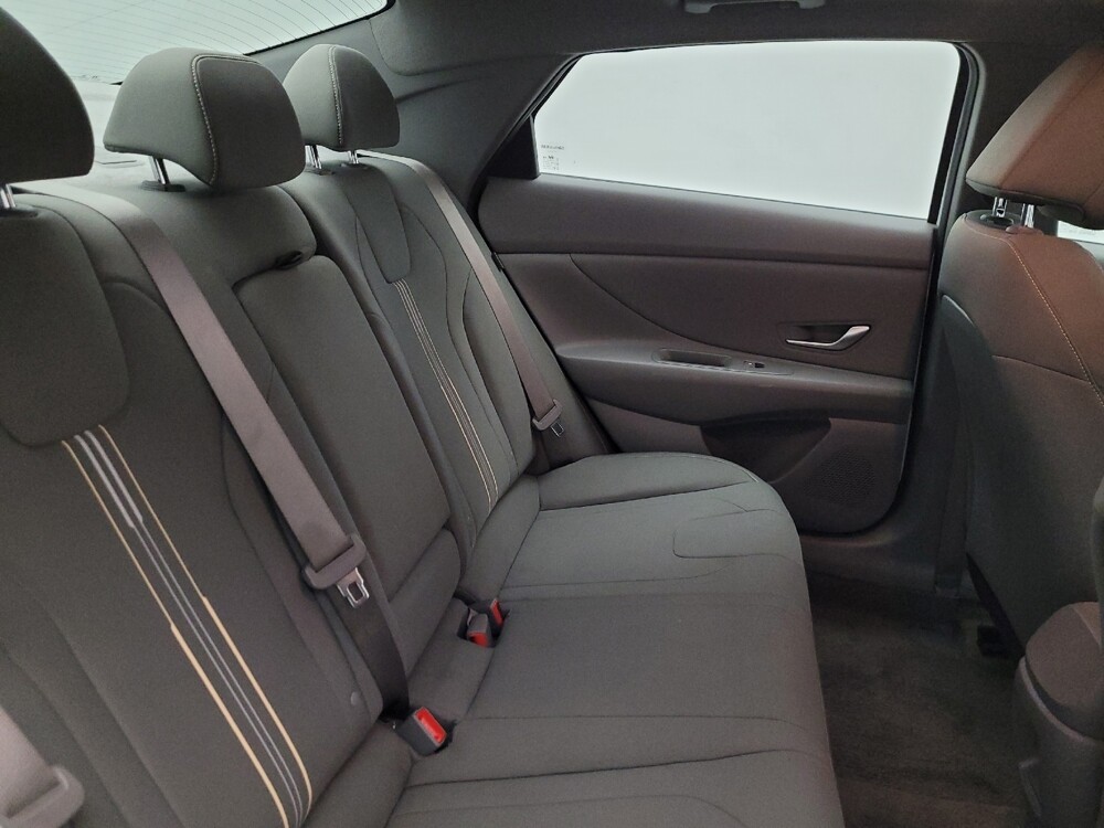 2025 Hyundai Elantra in Tucson, AZ 85705 - 18115823 19