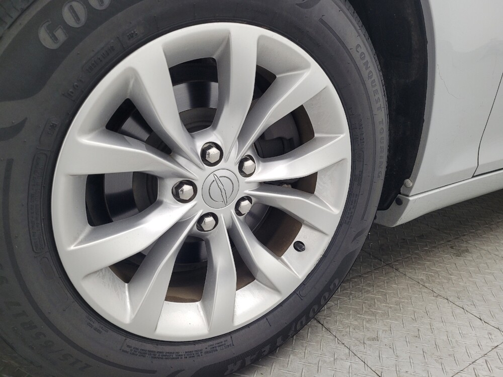 2020 Chrysler 300 in Savannah, GA 31419 - 18115863 31