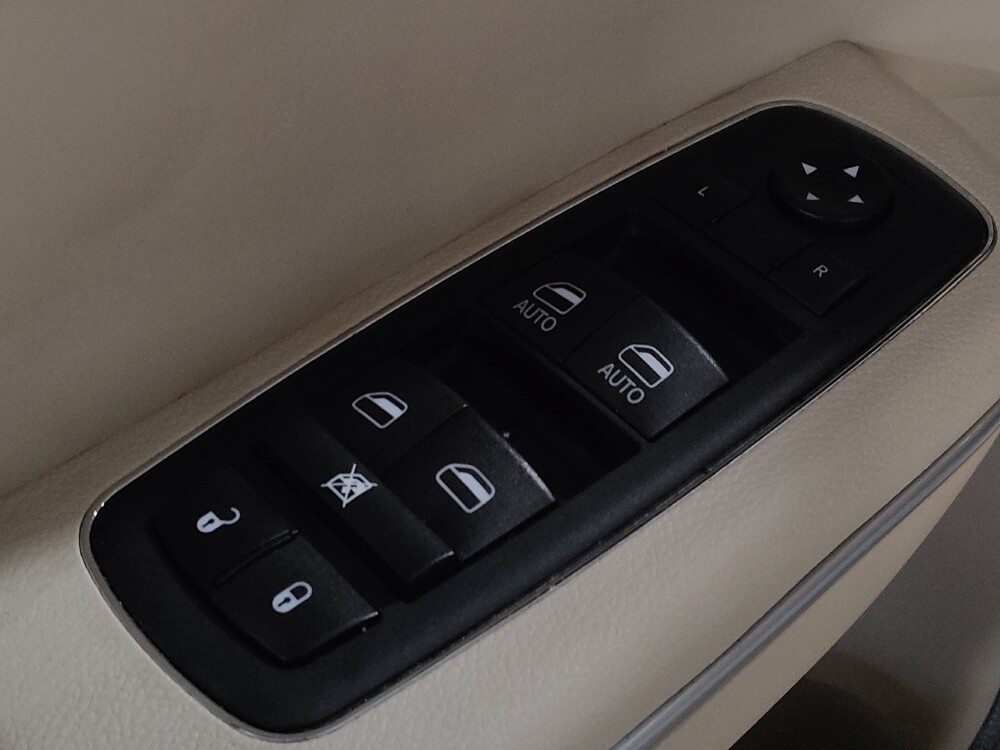 2020 Chrysler 300 in Savannah, GA 31419 - 18115863 27