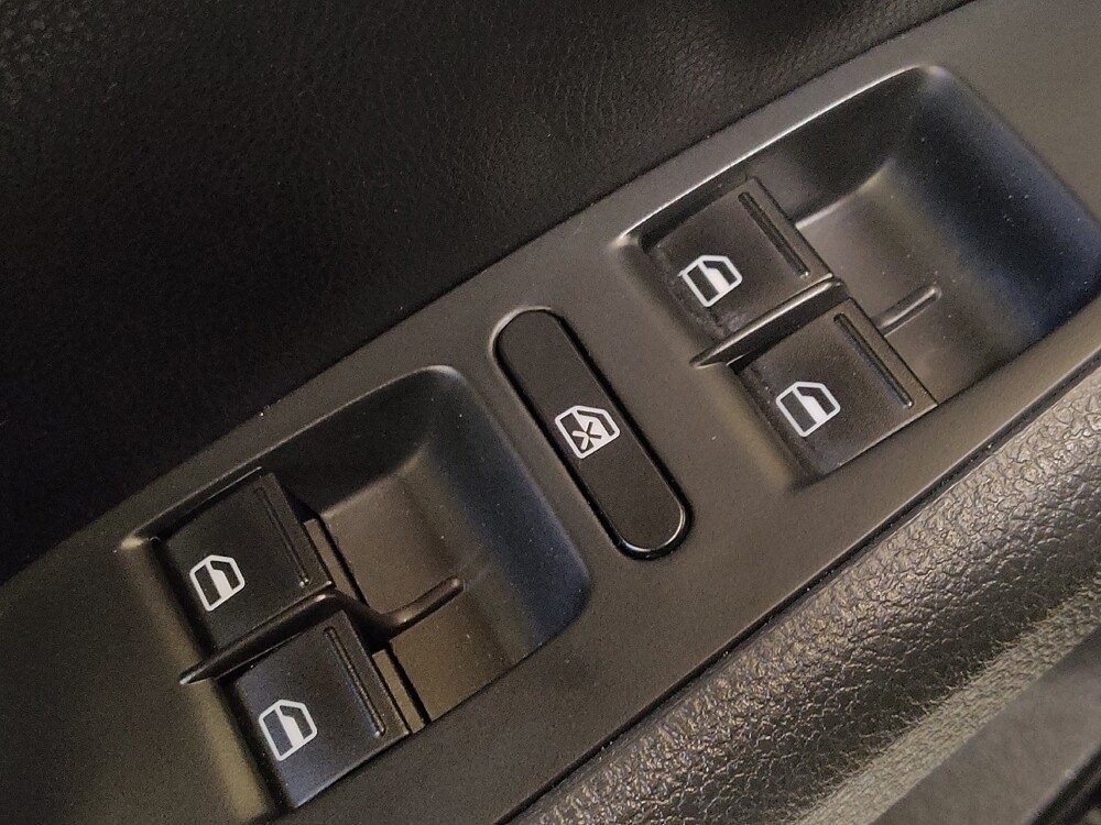 2016 Volkswagen Jetta in Jacksonville, FL 32210 - 18115864 27