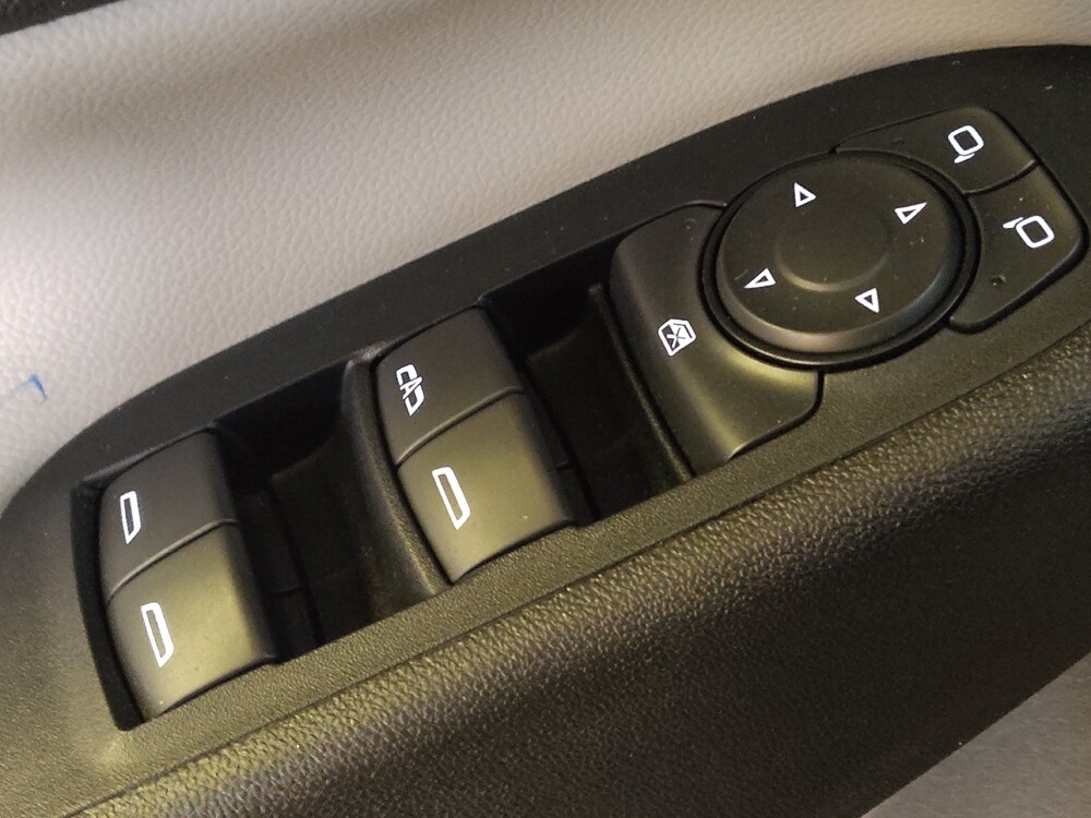 2018 Chevrolet Equinox in Greenville, SC 29607 - 18115892 27