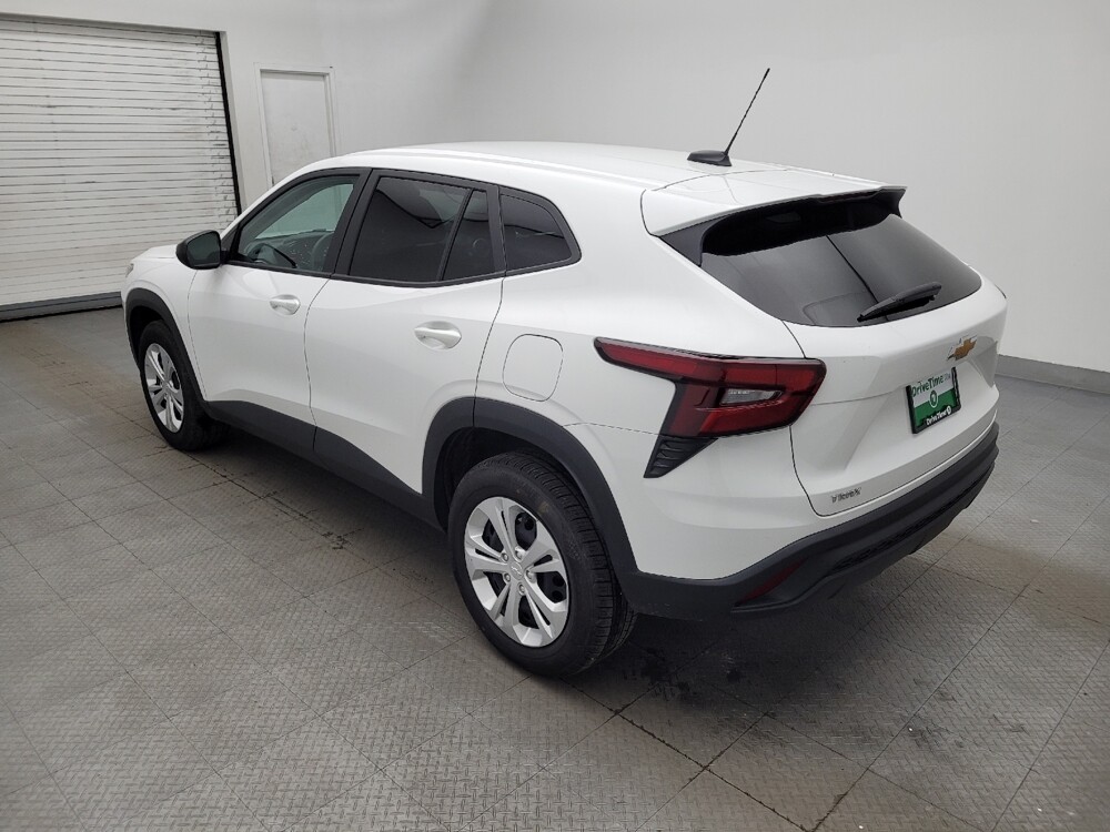 2025 Chevrolet Trax in Greenville, NC 27834 - 18115896 3