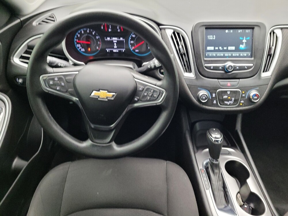2018 Chevrolet Malibu in Greenville, SC 29607 - 18115902 22