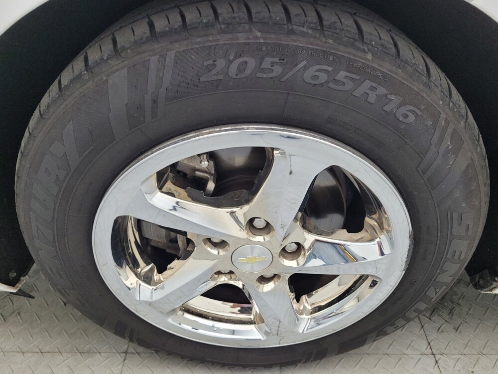 2018 Chevrolet Malibu in Greenville, SC 29607 - 18115902 31