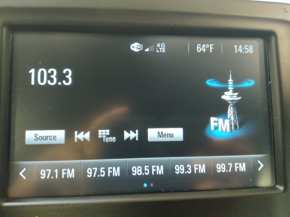 2018 Chevrolet Malibu in Greenville, SC 29607 - 18115902 25