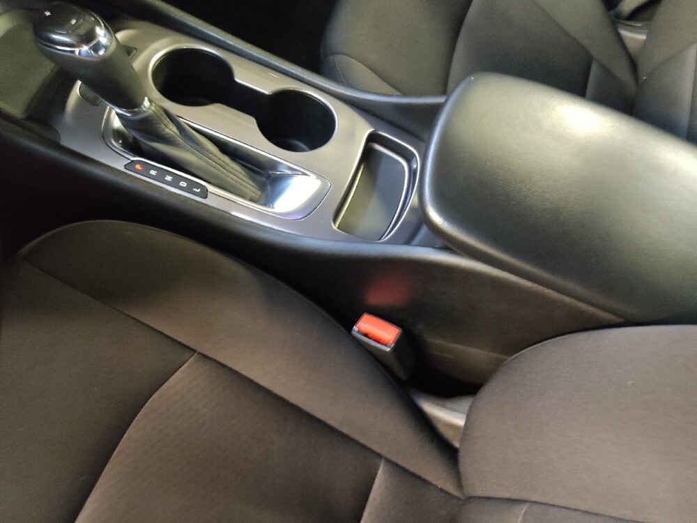 2018 Chevrolet Malibu in Greenville, SC 29607 - 18115902 26