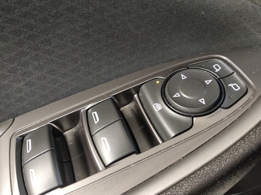 2018 Chevrolet Malibu in Greenville, SC 29607 - 18115902 27