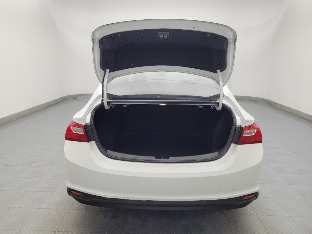 2018 Chevrolet Malibu in Greenville, SC 29607 - 18115902 29