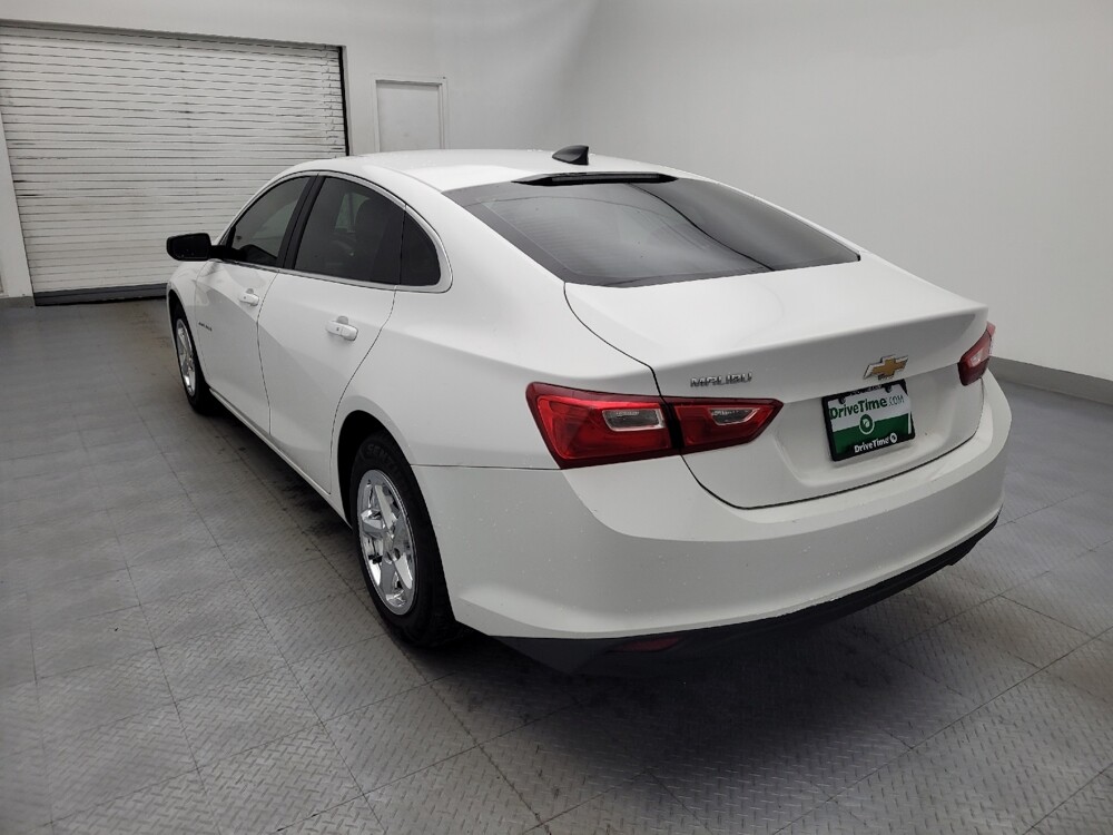 2018 Chevrolet Malibu in Greenville, SC 29607 - 18115902 5