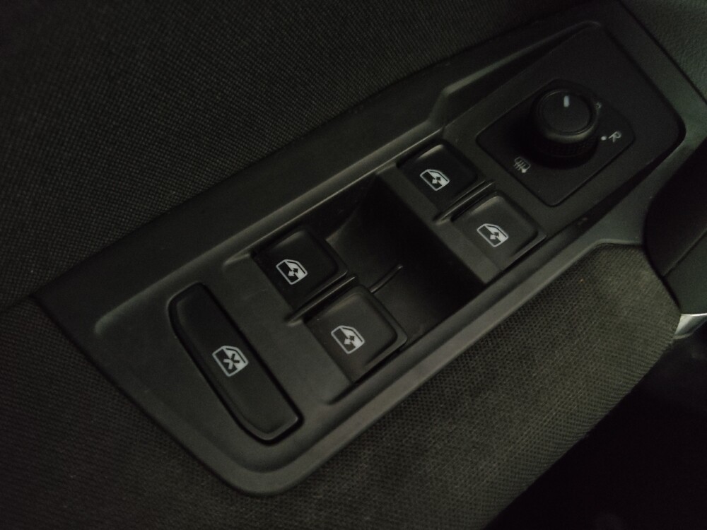 2018 Volkswagen Tiguan in Macon, GA 31210 - 18115927 27