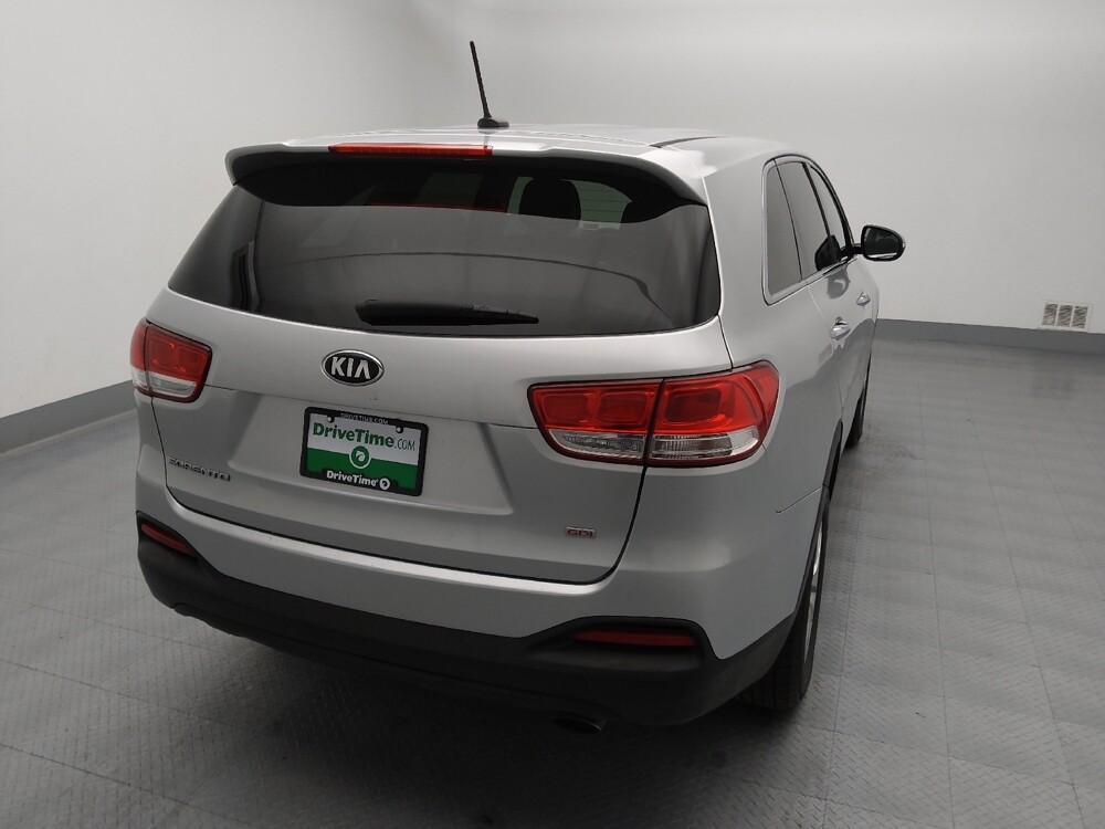 2016 Kia Sorento in Topeka, KS 66611 - 18116001 9