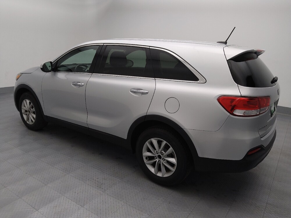 2016 Kia Sorento in Topeka, KS 66611 - 18116001 3