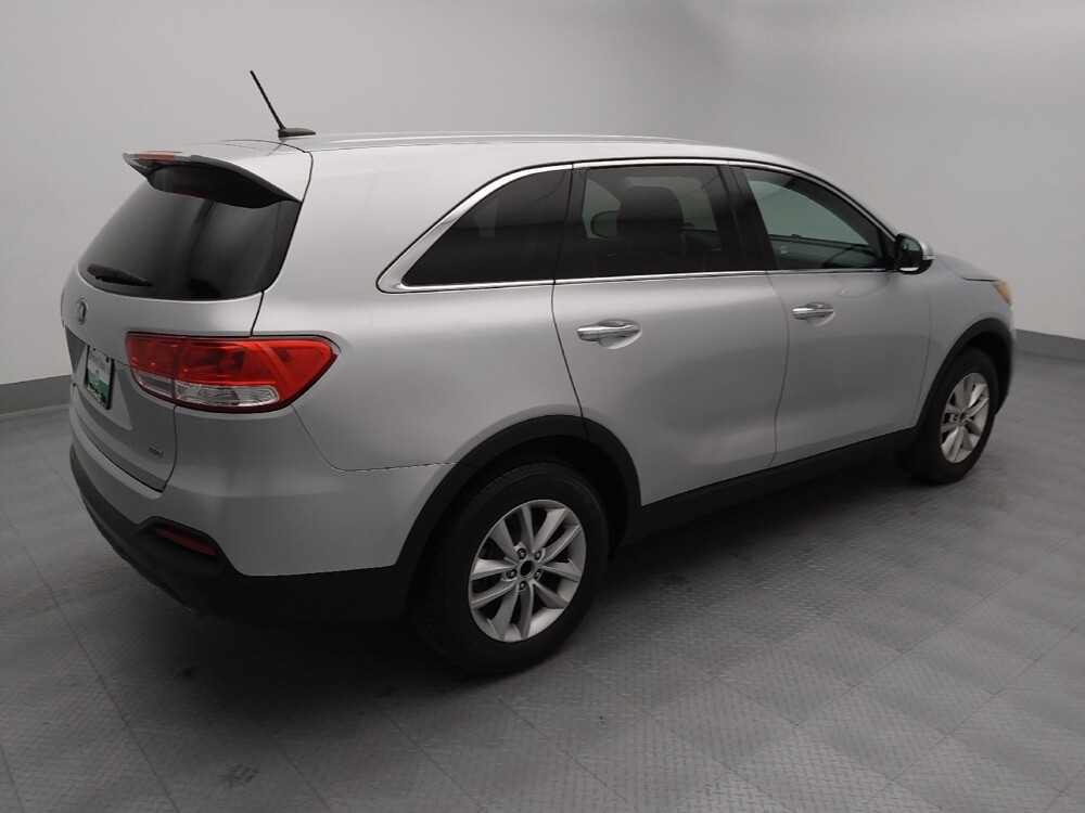 2016 Kia Sorento in Topeka, KS 66611 - 18116001 6