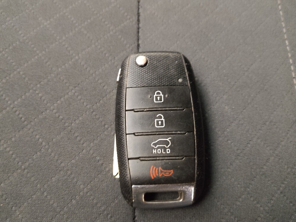 2016 Kia Sorento in Topeka, KS 66611 - 18116001 32