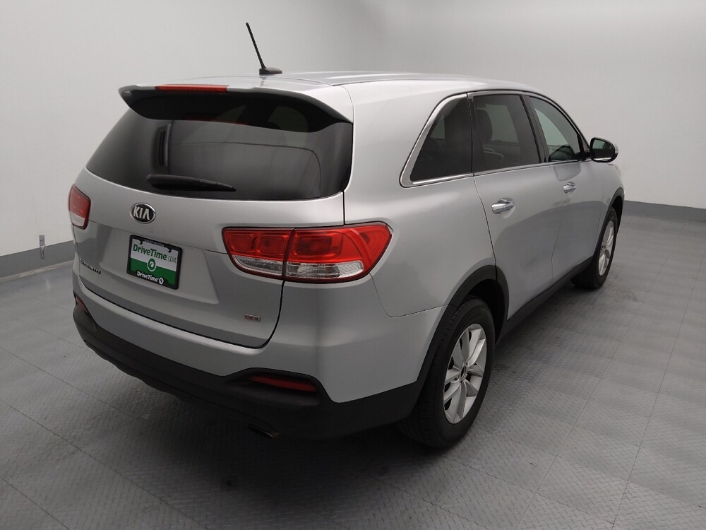 2016 Kia Sorento in Topeka, KS 66611 - 18116001 10