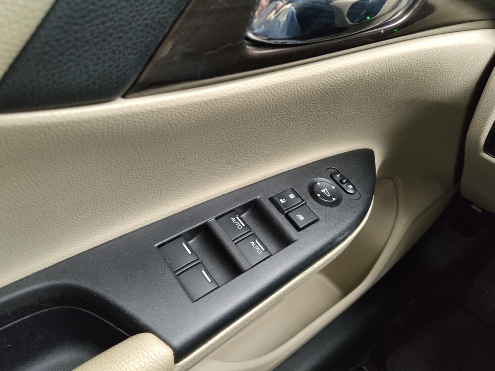 2017 Honda Accord in St. Louis, MO 63136 - 18116002 27