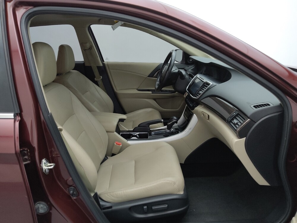 2017 Honda Accord in St. Louis, MO 63136 - 18116002 21