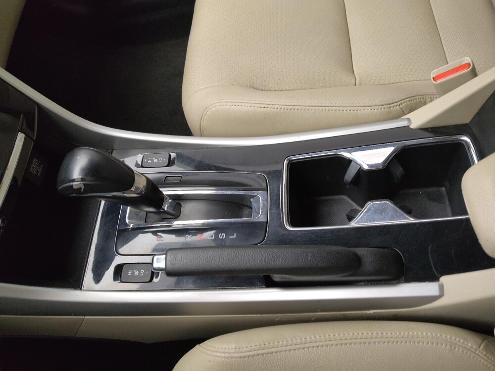 2017 Honda Accord in St. Louis, MO 63136 - 18116002 26