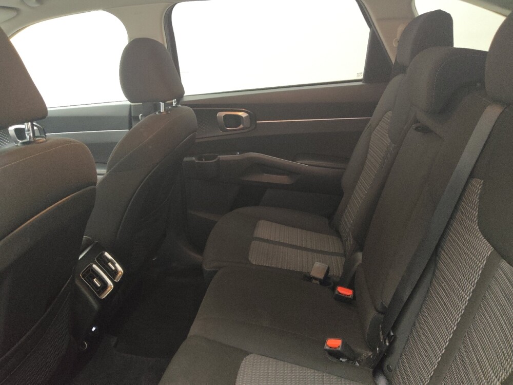 2021 Kia Sorento in Des Moines, IA 50310 - 18116011 18