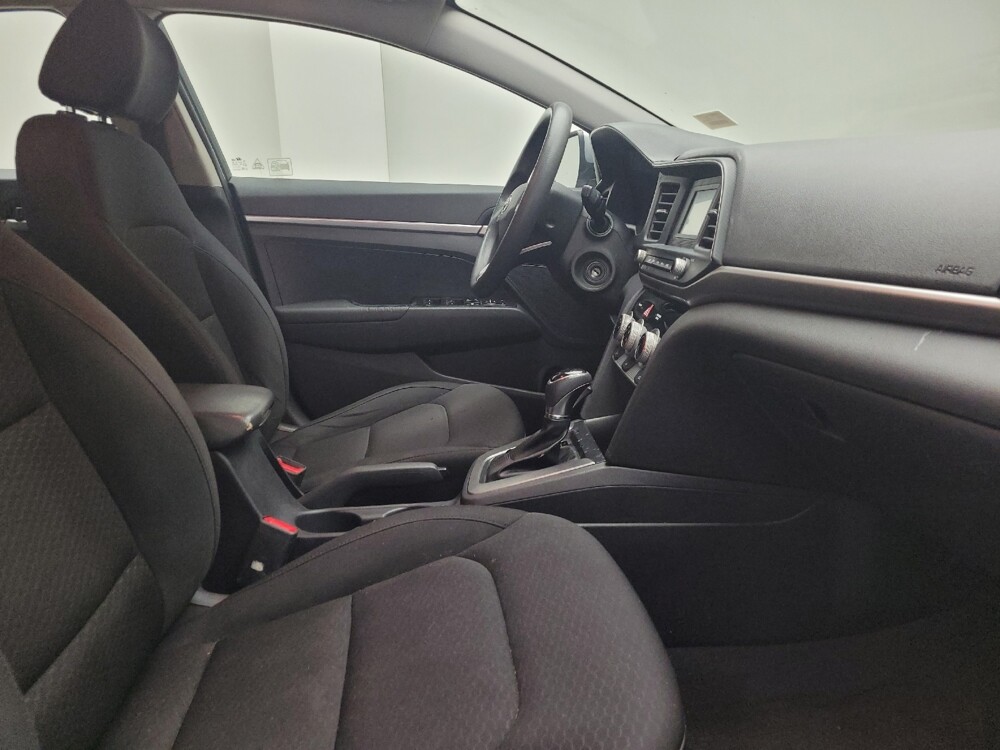 2019 Hyundai Elantra in Eastpointe, MI 48021 - 18116021 21
